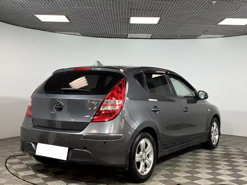 i30