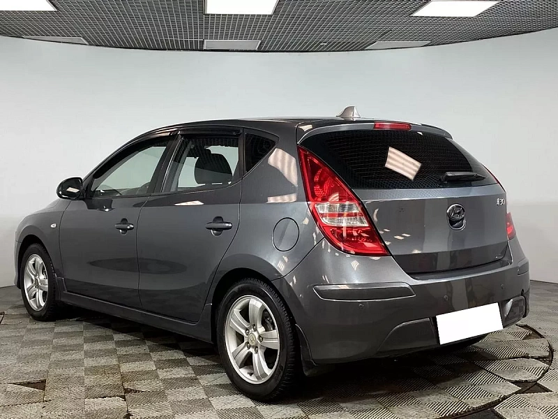 i30